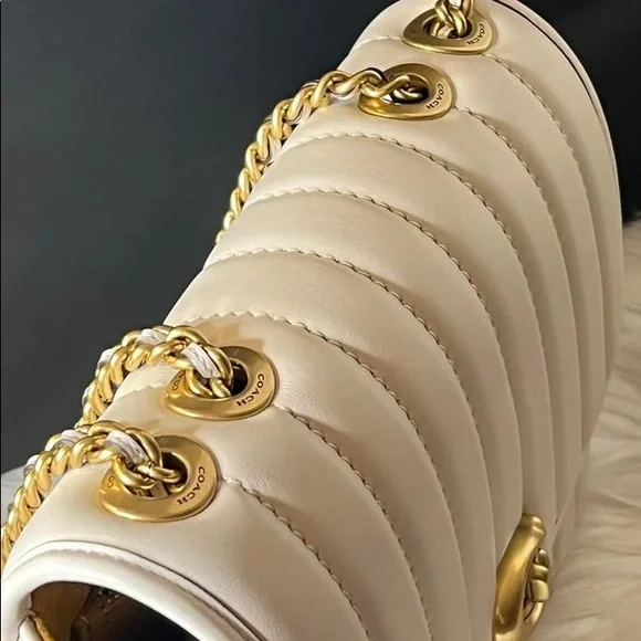 💰SOLD - 4684 - Coach Madison Shoulder Bag with Quilting - Picture 4 of 13